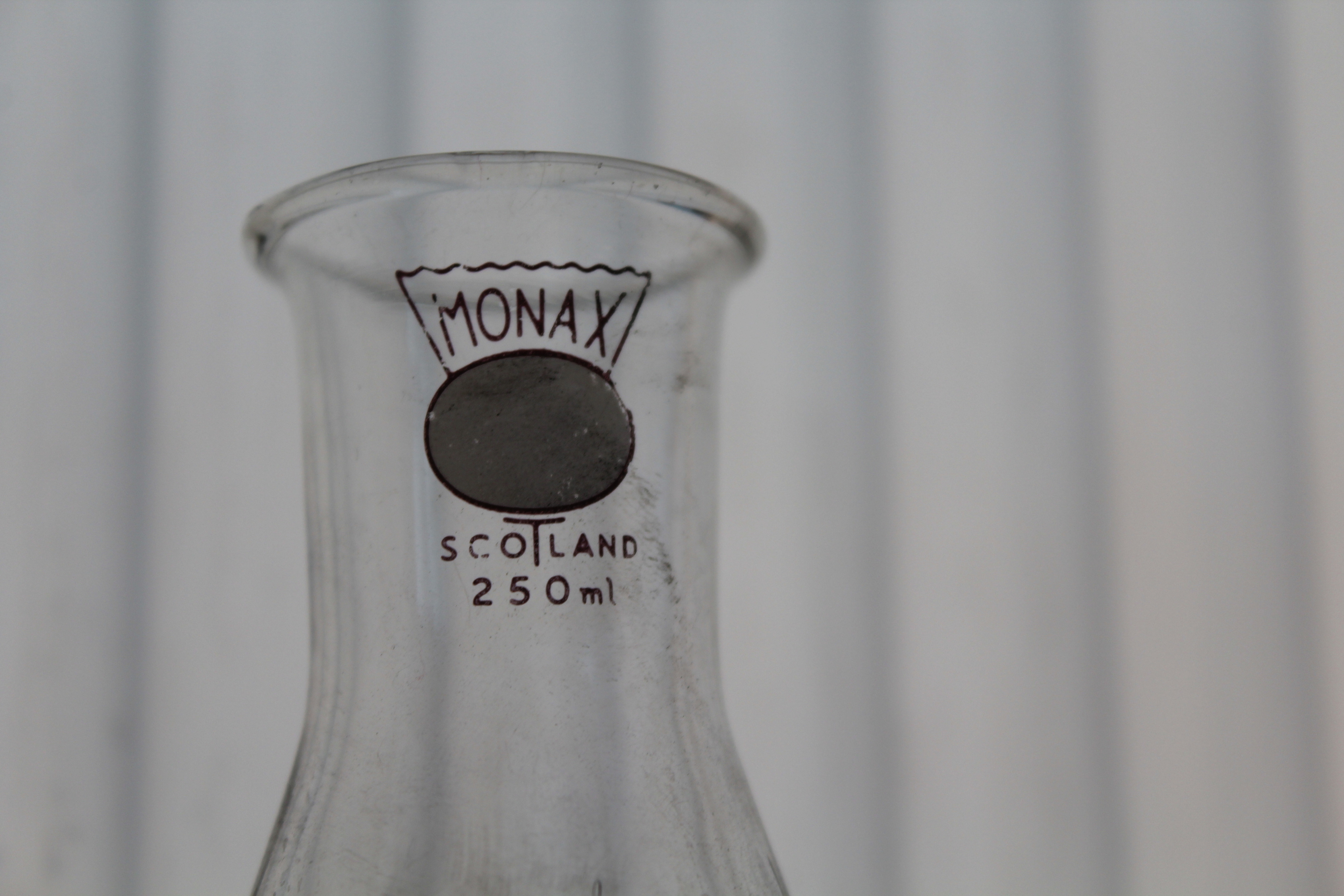 Traces of use made visible by dusting