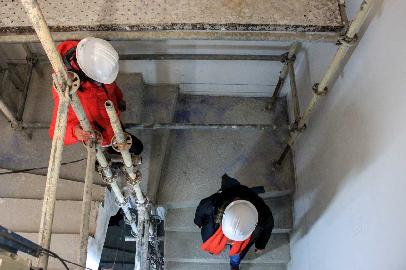 Circular na obra em segurança