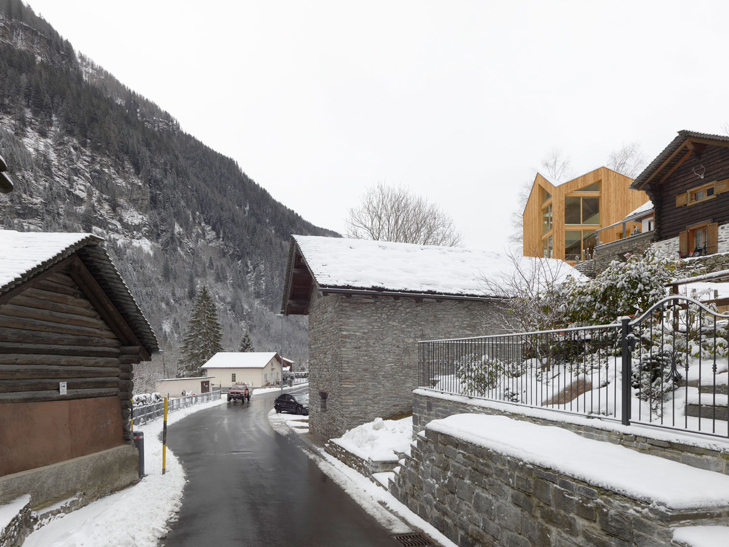 DAVIDE MACULLO ARCHITECTS - SWISS HOUSE XXXV - ROSSA, SWITZERLAND