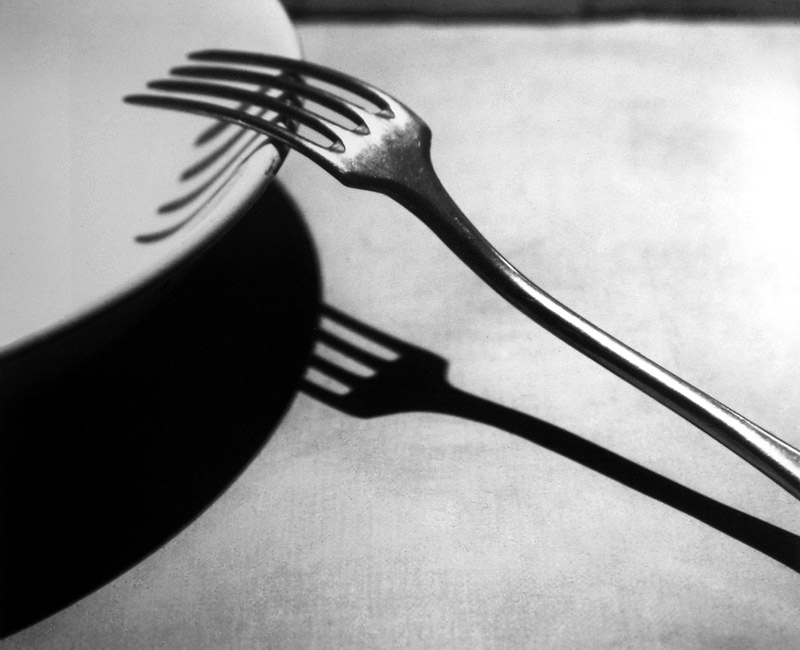 André Kertész, La fourchette, 1928, Paris, France © André Kertész Art Institue Of Chicago.