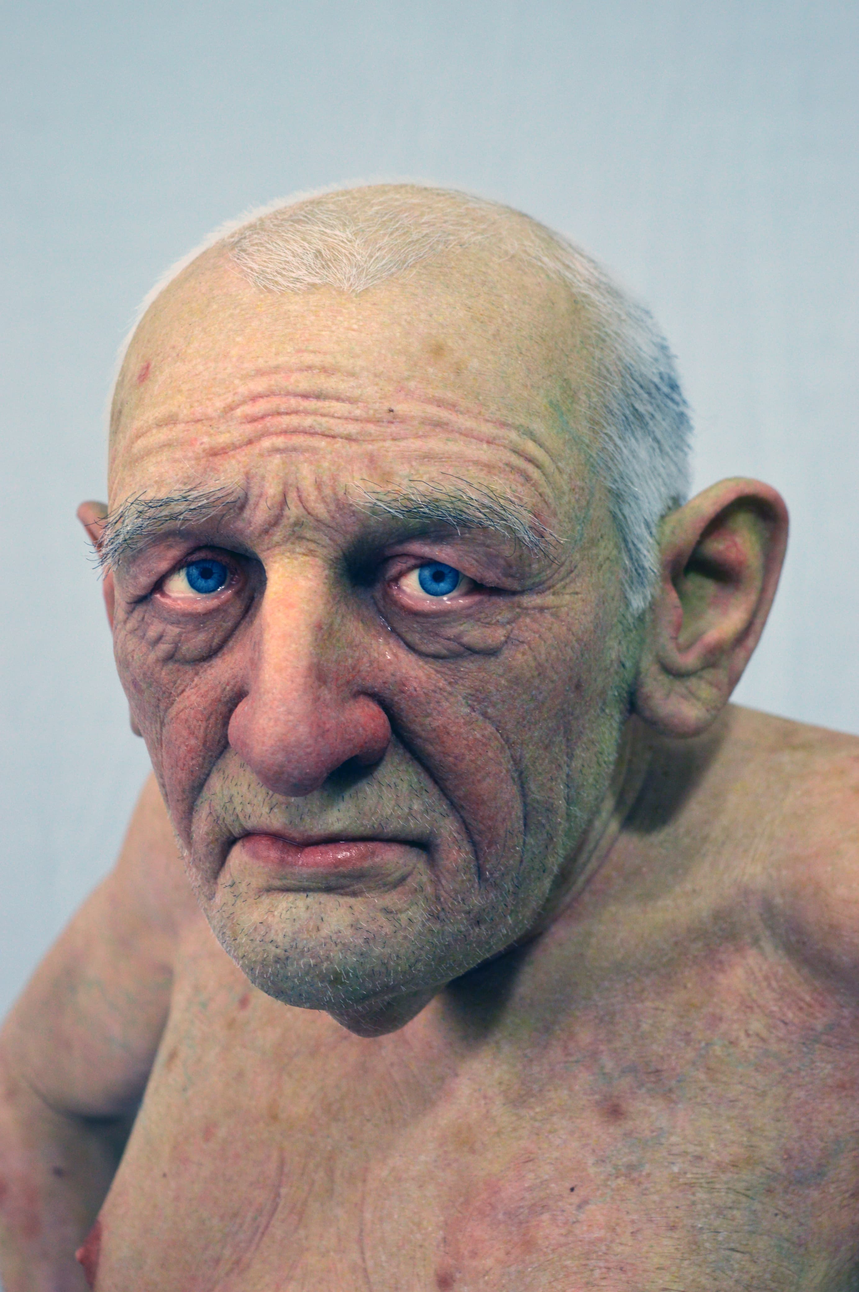 Horizonte (detalhe), 2024. Silicone, tecido e cabelo sintético, 120 x 64 x 30 cm.