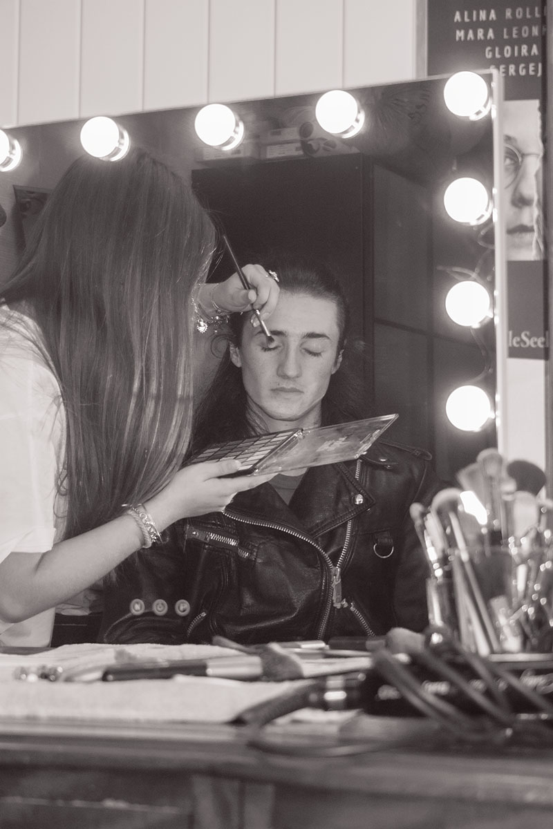 JENSEITS DES RAMPENLICHTS  von Fey Lembo