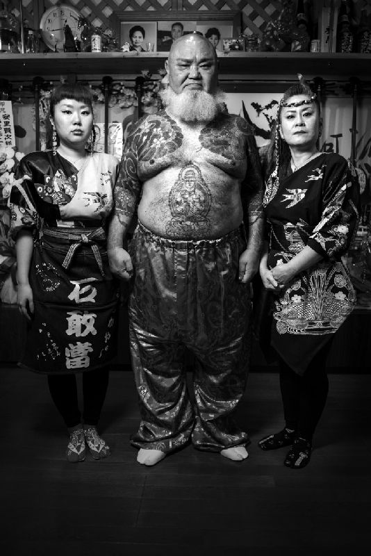 Kenbo-san with his wife and daughter in their restaurant, Naha, Okinawa 2016Chloé Jafé éd. 5 50x60cm