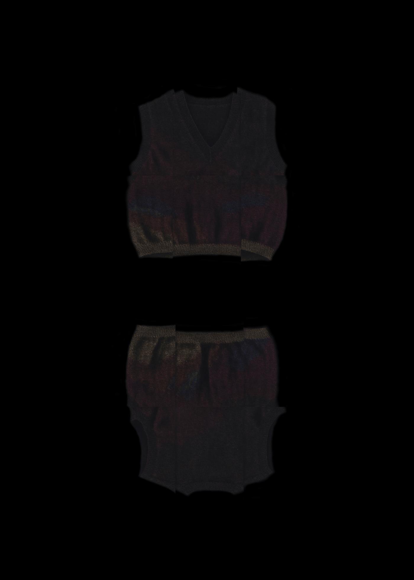 Vest with a soft bruise. Its shoulders have been completed healed. Hand-knitted intarsia with alpaca, wool, silk, and mohair yarn.