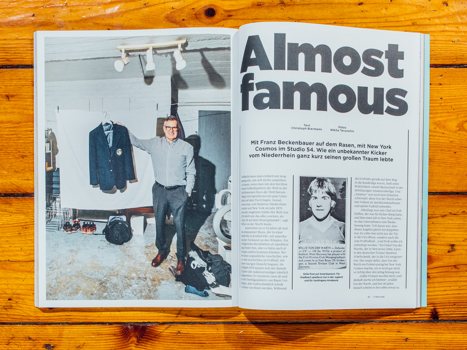 11Freunde #195 / Willie von der Warth mit seinem Jacket von NY Cosmos / Dezember 2017