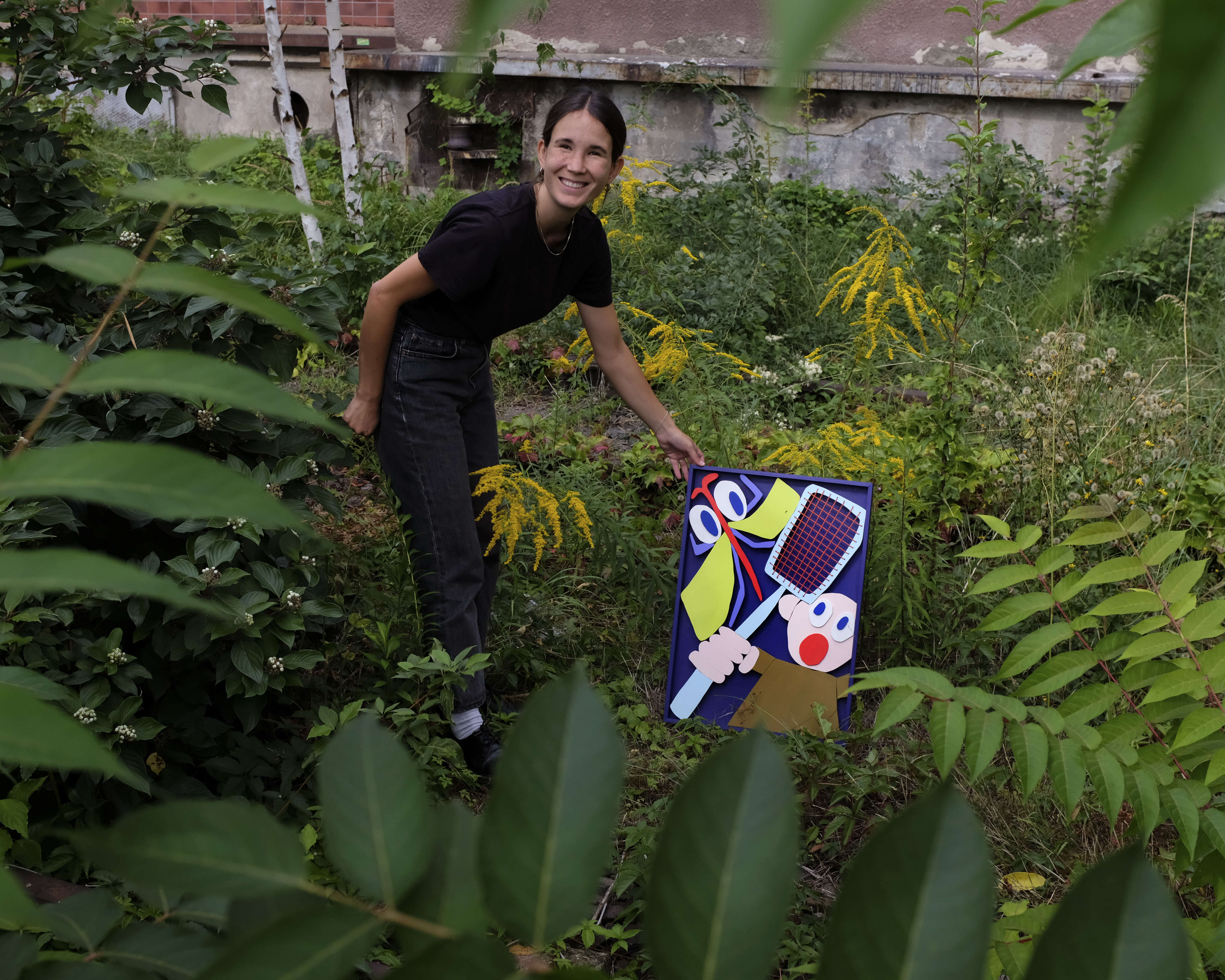 Klatsche (2023), 42 x 59,5 x 3,5cm, Acrylics on Wood, Cotton Thread