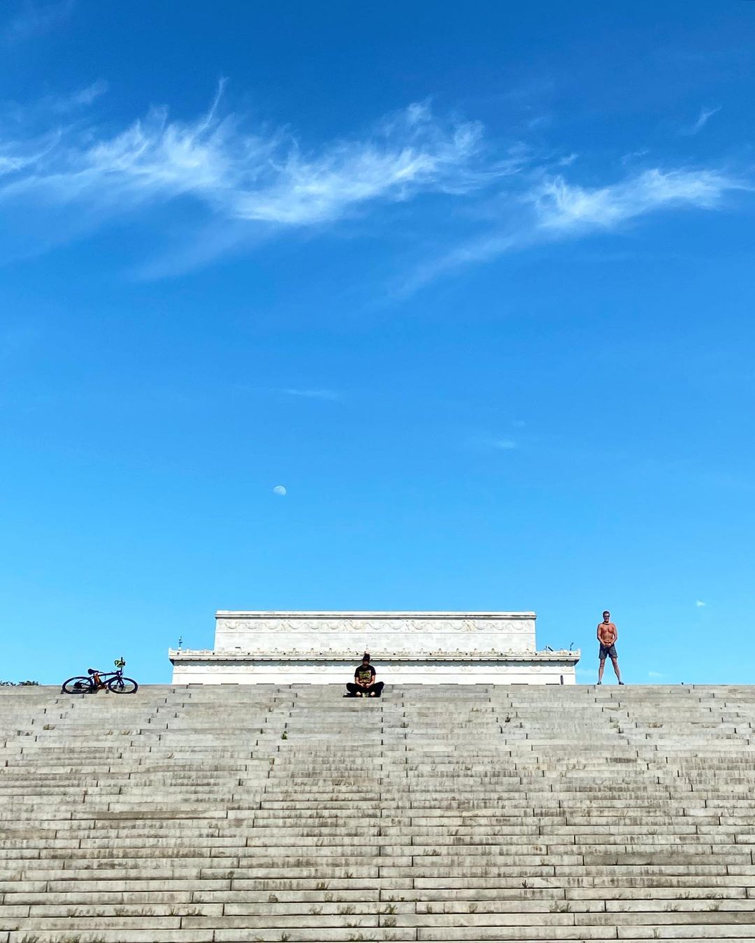 Keep 〰️ Your 〰️ Distance / Watergate Steps / May 6, 2020 / Photo: Kelly Paras @flipflopcaravan