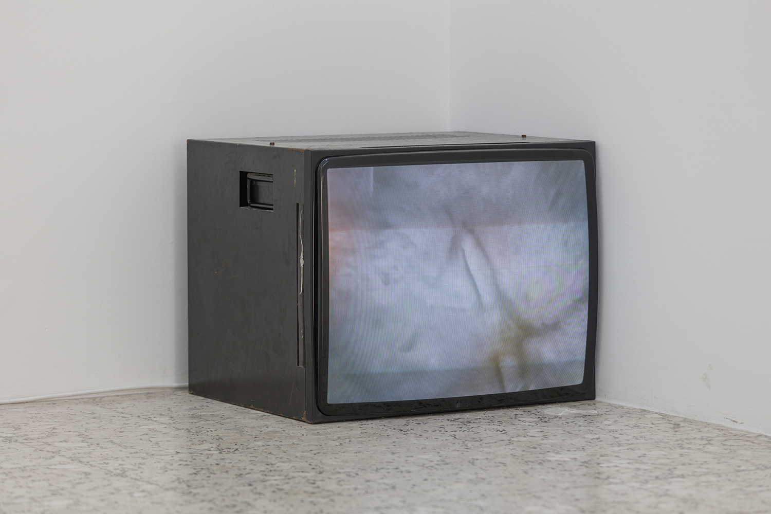 Glass Cage Dream, installation view, Eins Gallery