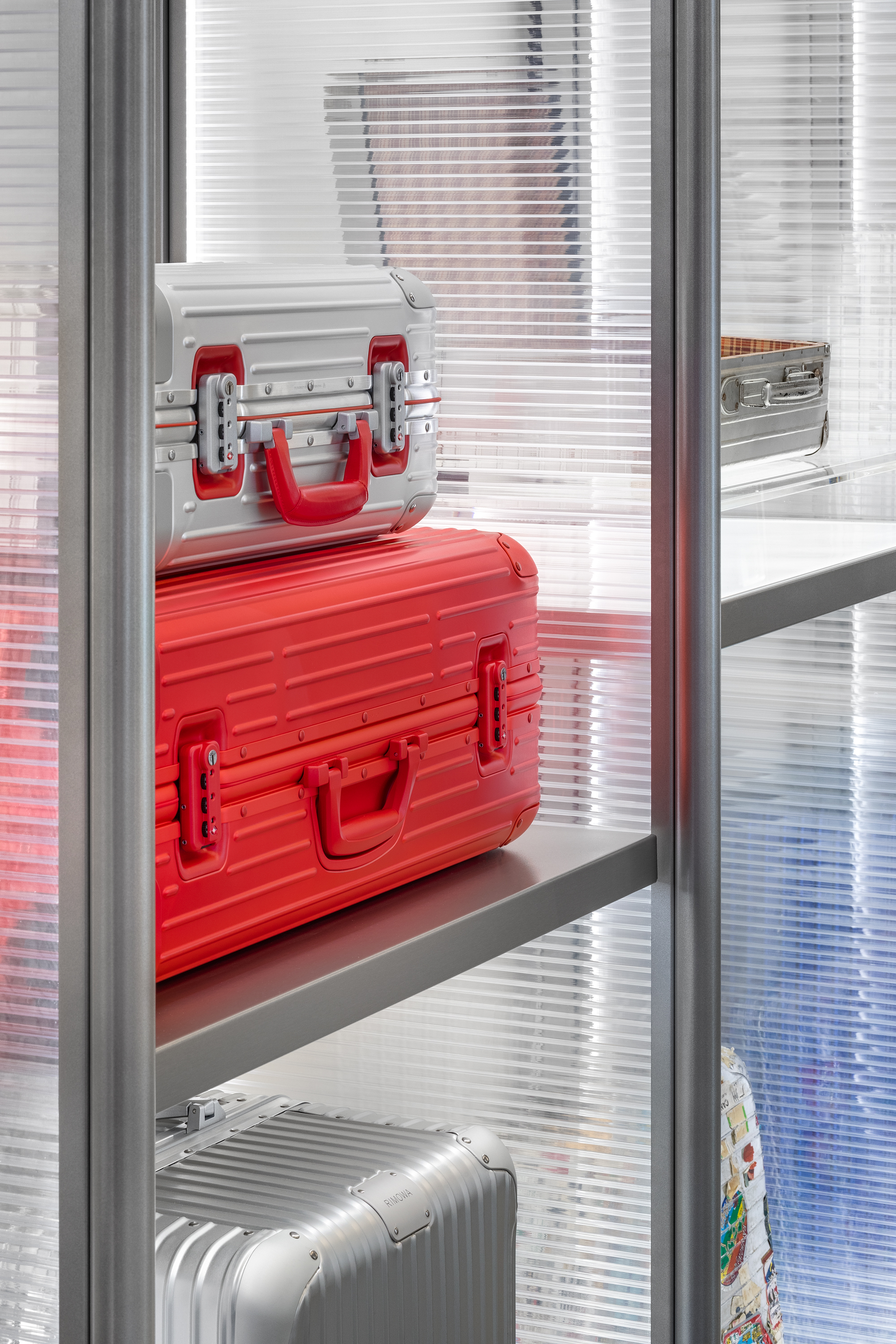 Rimowa, the luggage brand belonging to LVMH group, has launched a passport  studio booth ! Located in the brand's New York flagship store in SoHo,  this, By We Out Wow