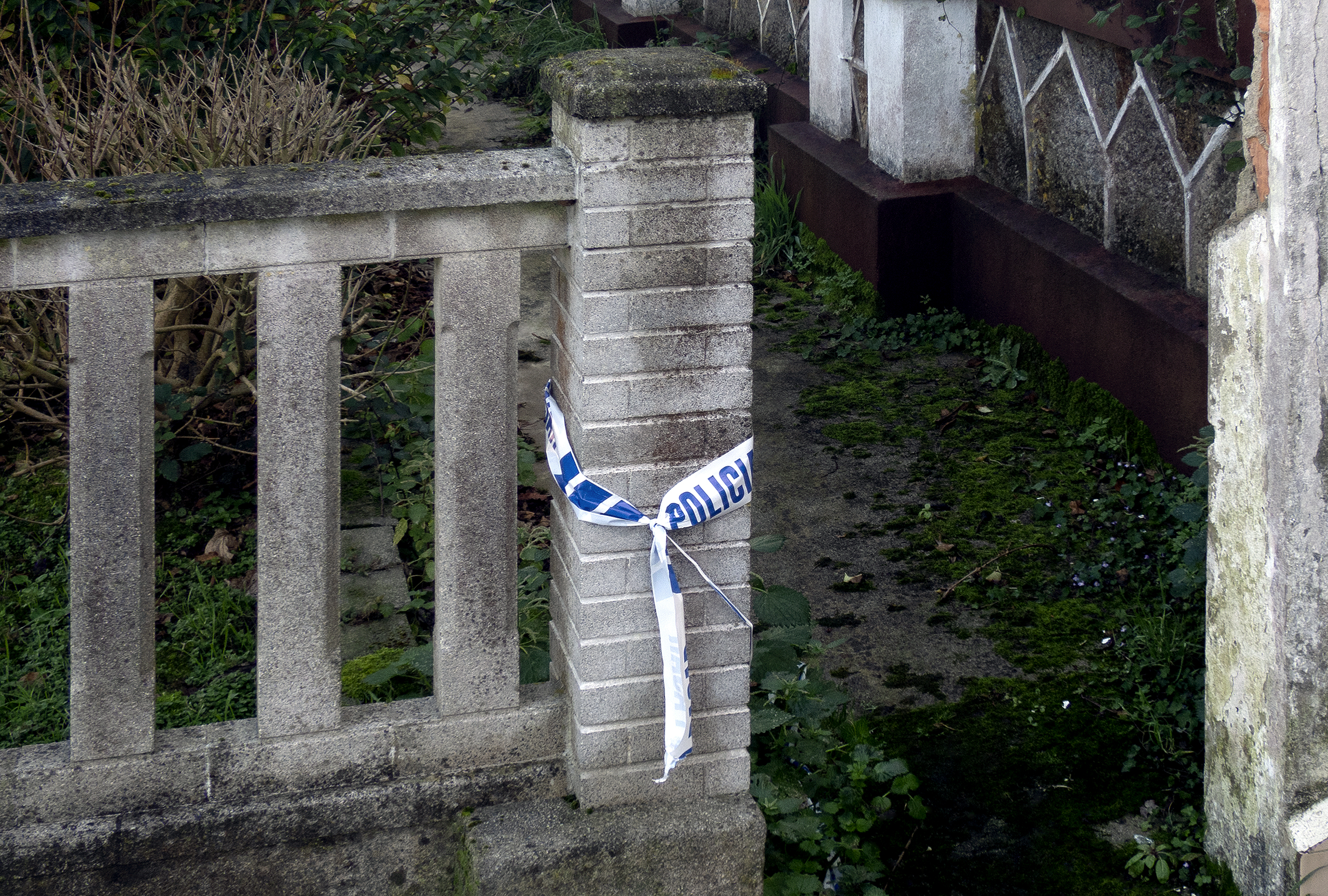 Broken police sealA Coruña, Spain, 2021photography, color, single