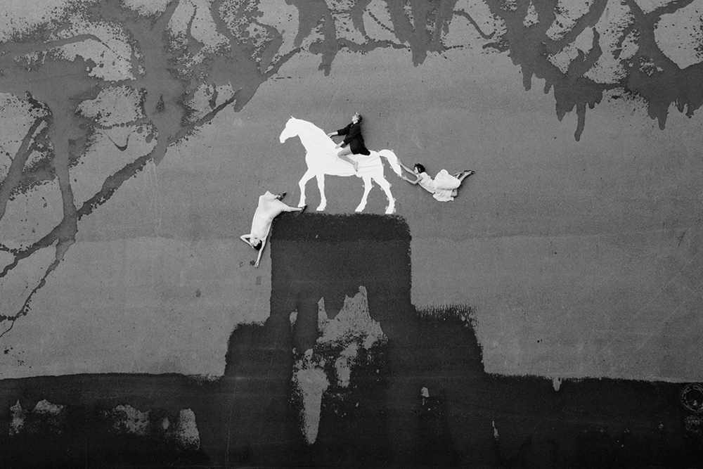 1986 33I crowned myself emperorSom sa korunoval za cis&aacute;ra