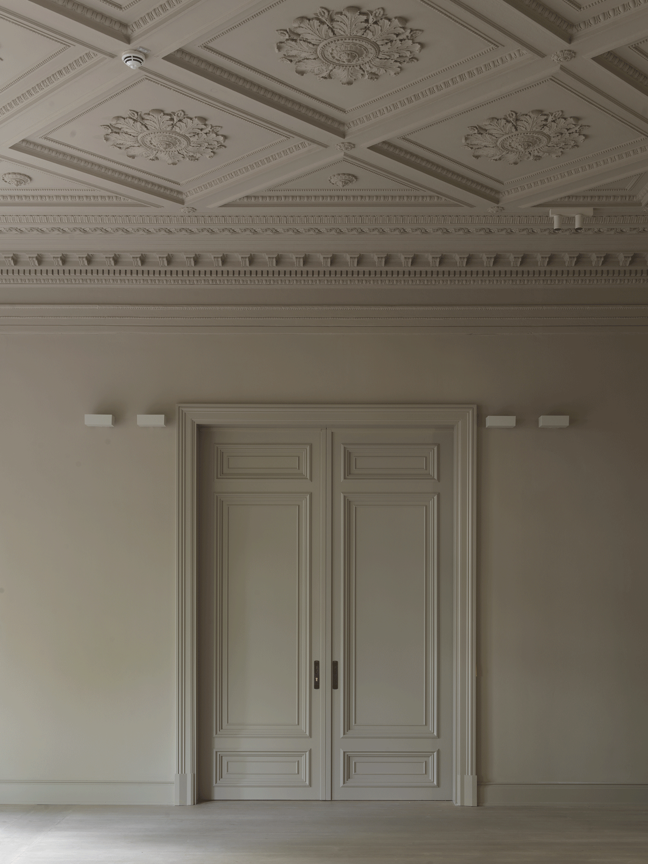 Door animation in the garden room of the Haller building.