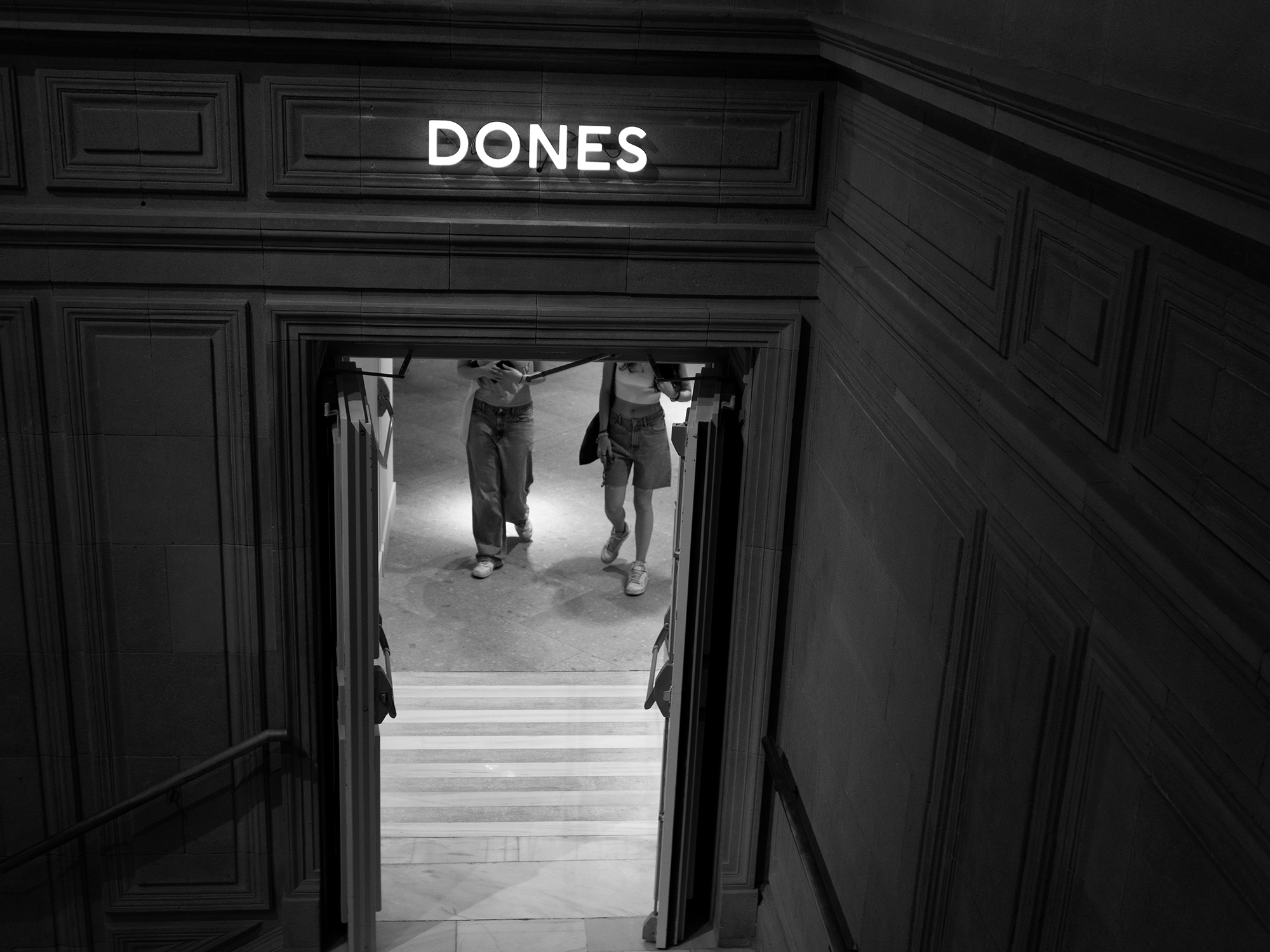 Women leaving a women store Barcelona, Spain, 2023photography, bw, single