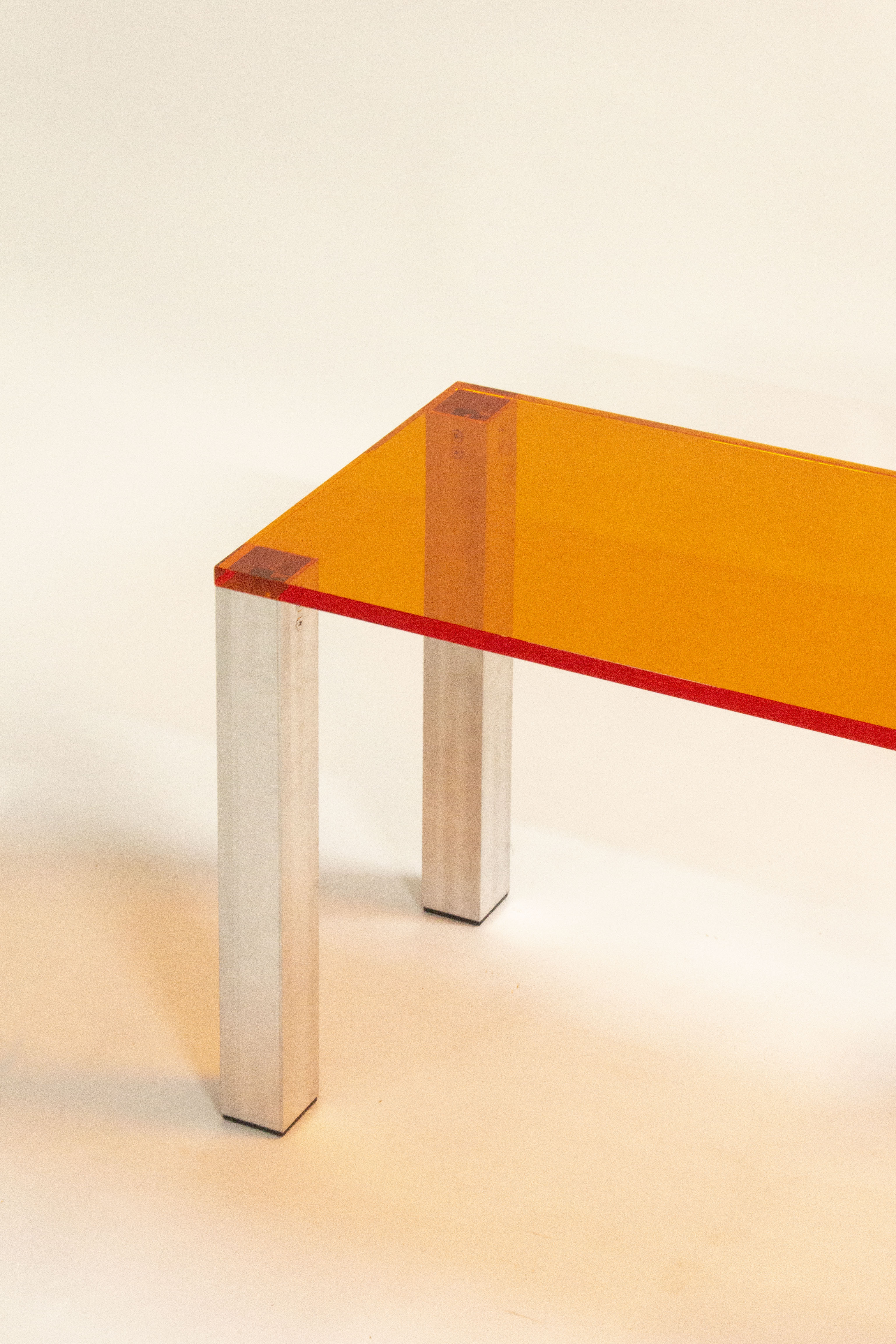 Banco ACRILAR, 2021. CLUBE (designer: Luiz Solano)