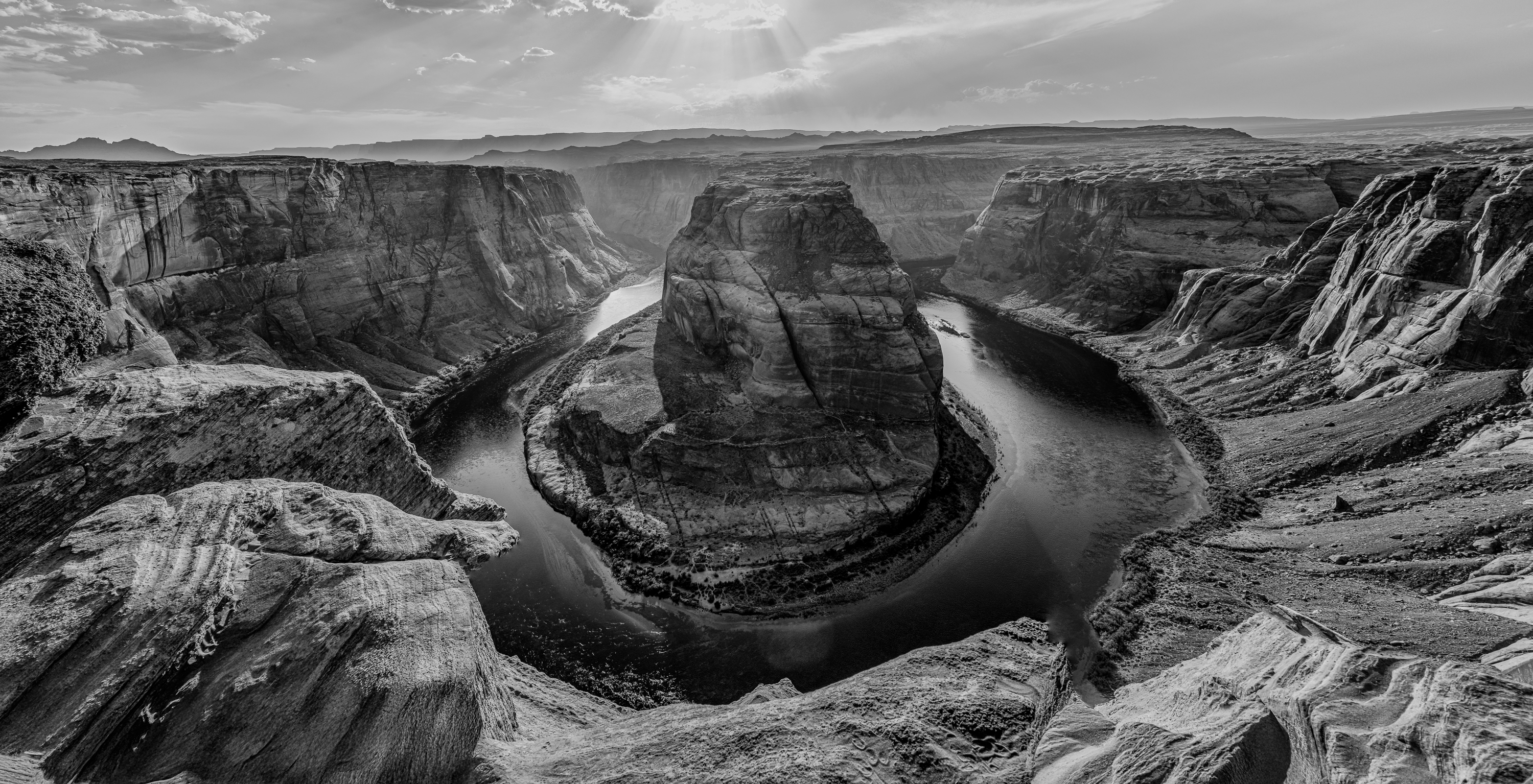 A 6 km au sud de Page, en aval du Lac Powell, Horseshoe Bend en Arizona. Ce méandre du fleuve Colorado a creusé la roche. 