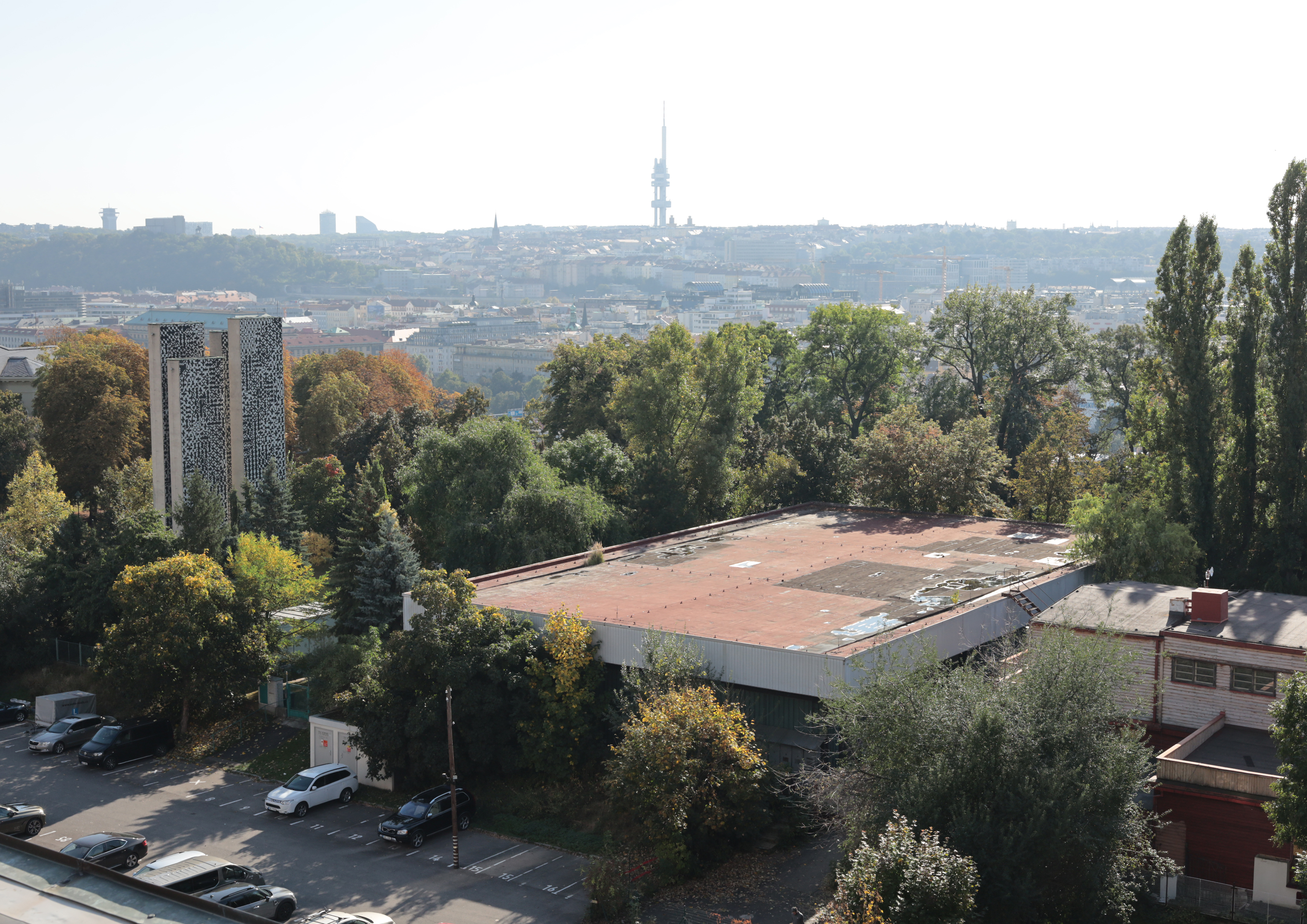 ZS 21 / LETNÍ SPORTOVNÍ HALA 