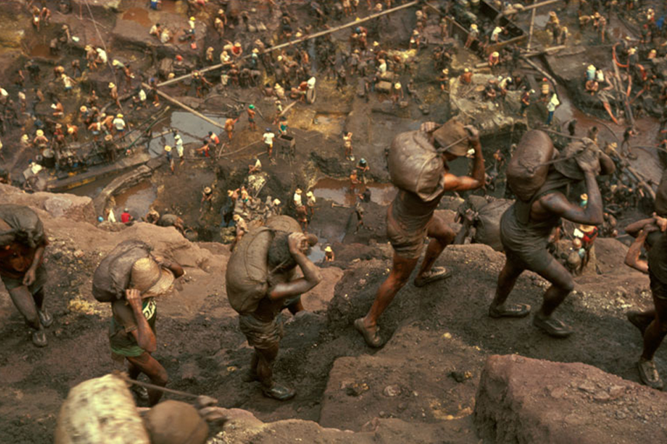 Alfredo JaarGold in the morning I, 1986Transparency in light box31 x 47 x 13 cm