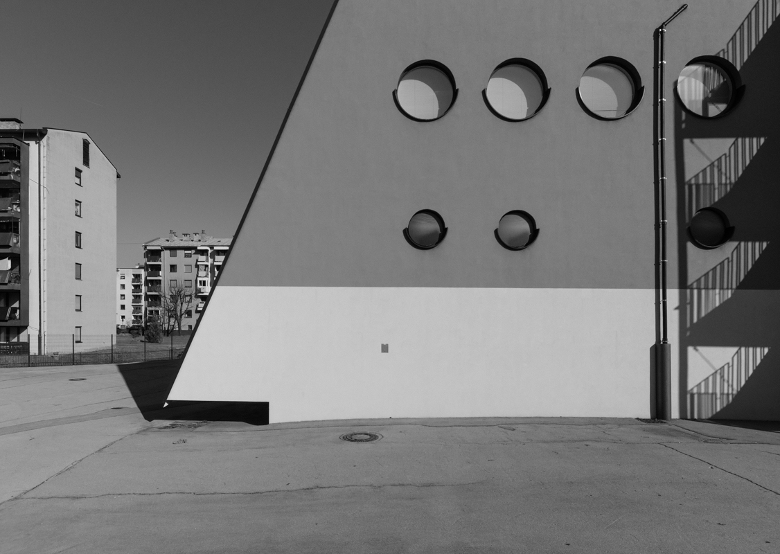 Kulturni center, nekdanja IUV, Vrhnika / 1983, Janez Bizjak