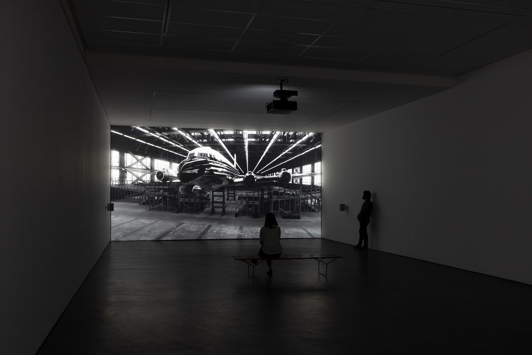 Exhibition view Hemispheres, Esther Schipper, Berlin, 2022 © VG Bild-Kunst, Bonn, 2022. Photo © Andrea Rossetti