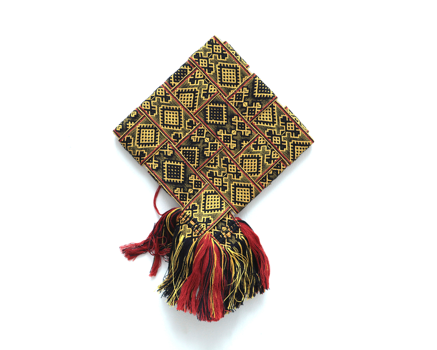 Aegis, cotton on linen canvas, 34 x 48 cm, 2018