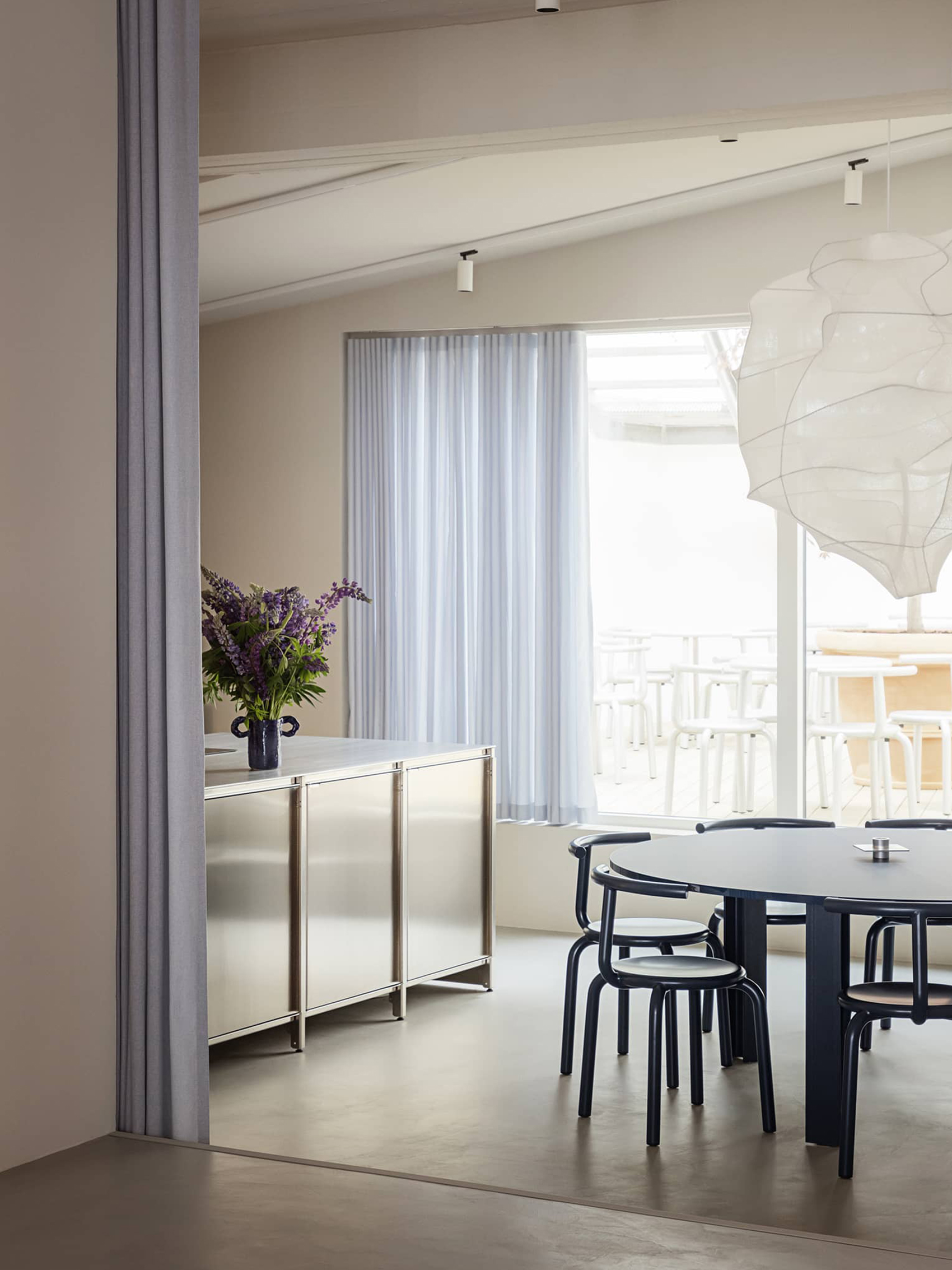 +HALLE SHOWROOMInterior concept and furnishing. Photo: Rasmus Dengsø