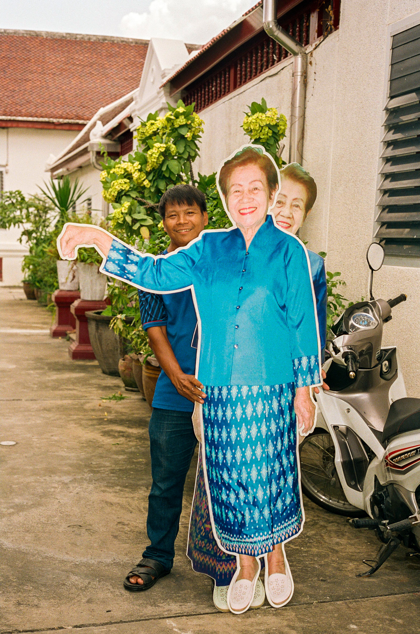 Portrait • Wat Intharawihan, BANGKOK