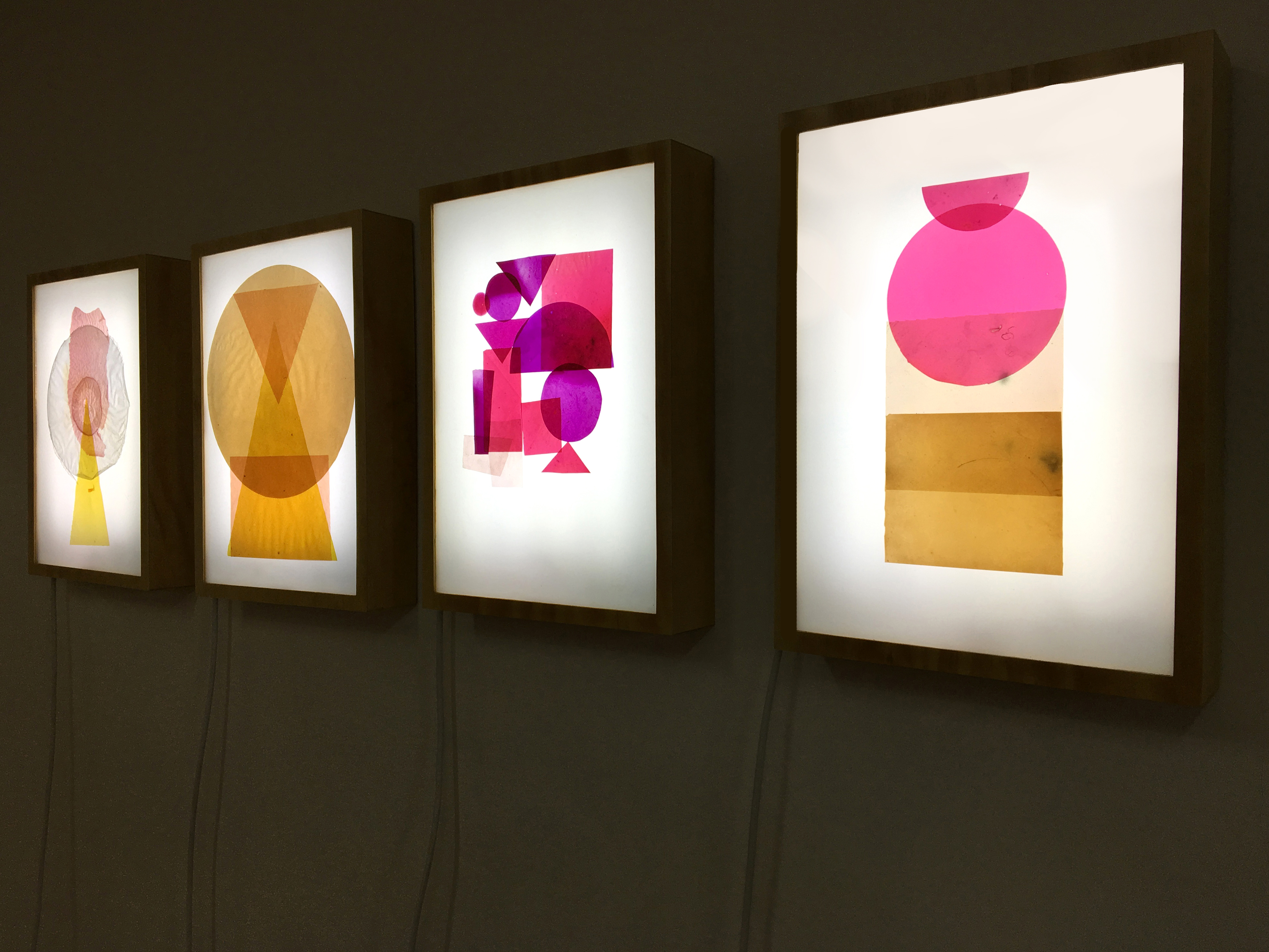 Ventanas de Luz. 2020. Laminas de Bioplasticos y tintas vegetales (curcuma, yerba de san juan, hibiscus, maqui y cochinilla.)  Cajas de luz,  retro iluminadas de madera. 30 cm x 42 c/u