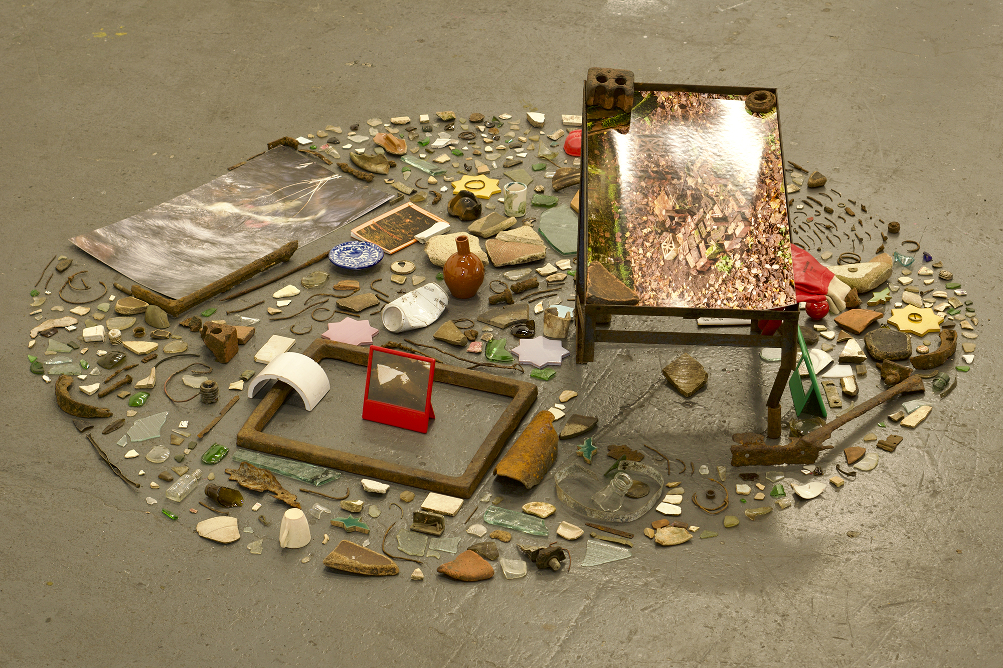 número 2 - installation view at Glasgow Project Space