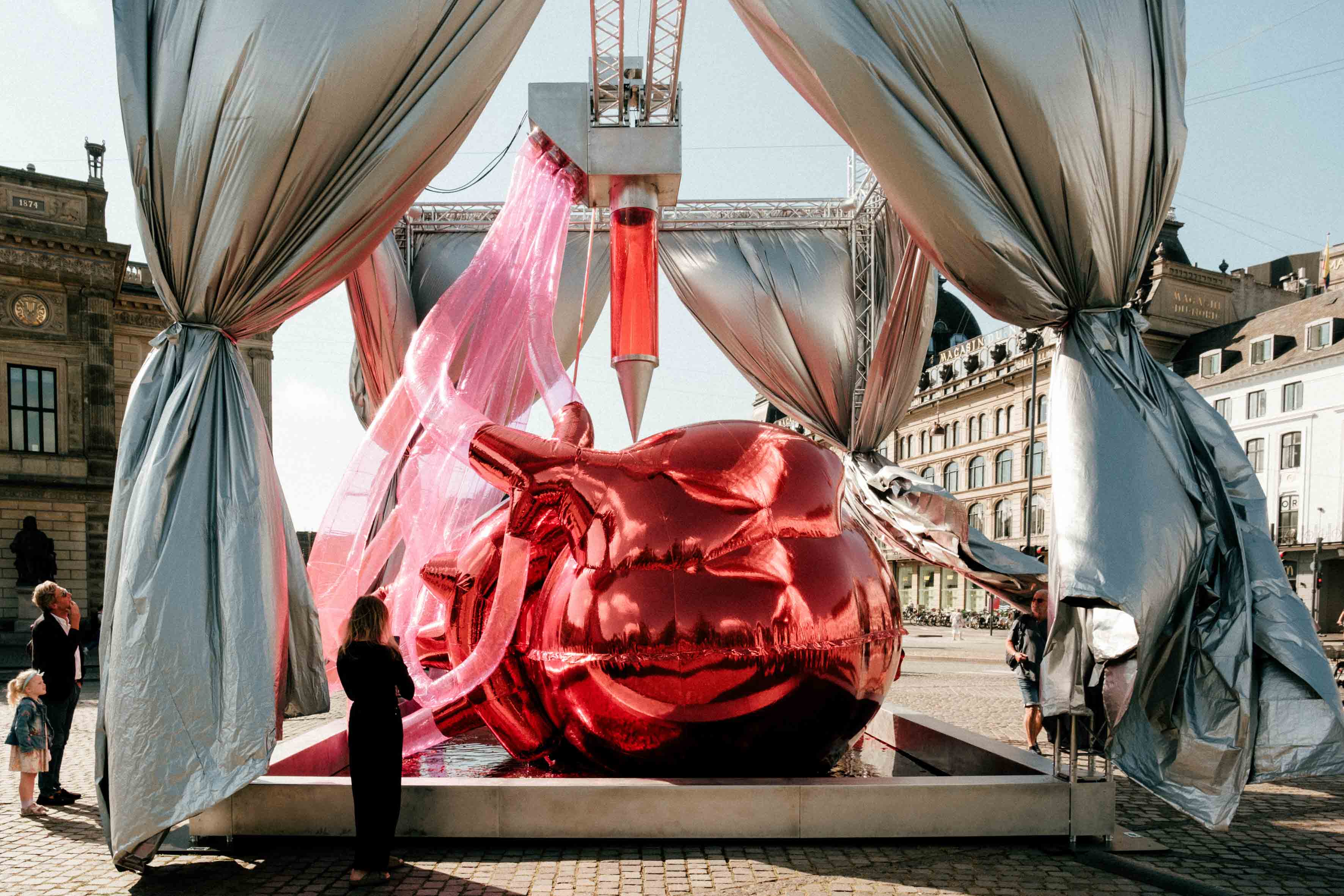 MY HEART WILL GO ON AND ON by MARIE MUNK at GOLDEN DAYS curated by SOFIE VADSTRUP HARDER [from 20250903 to 20250921] [Photo: Malthe Ivarsson]