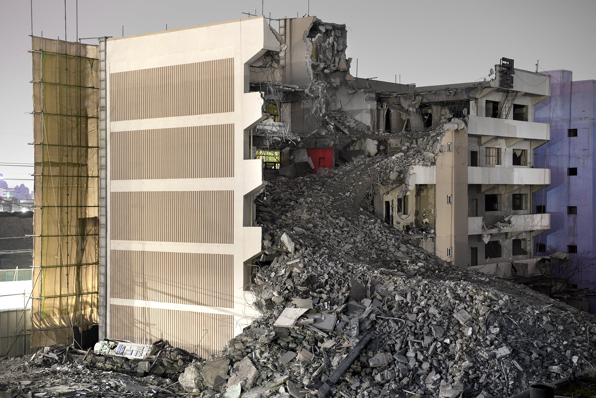 Demolition Site 04 Outside_Pigment print_120x160cm_2013