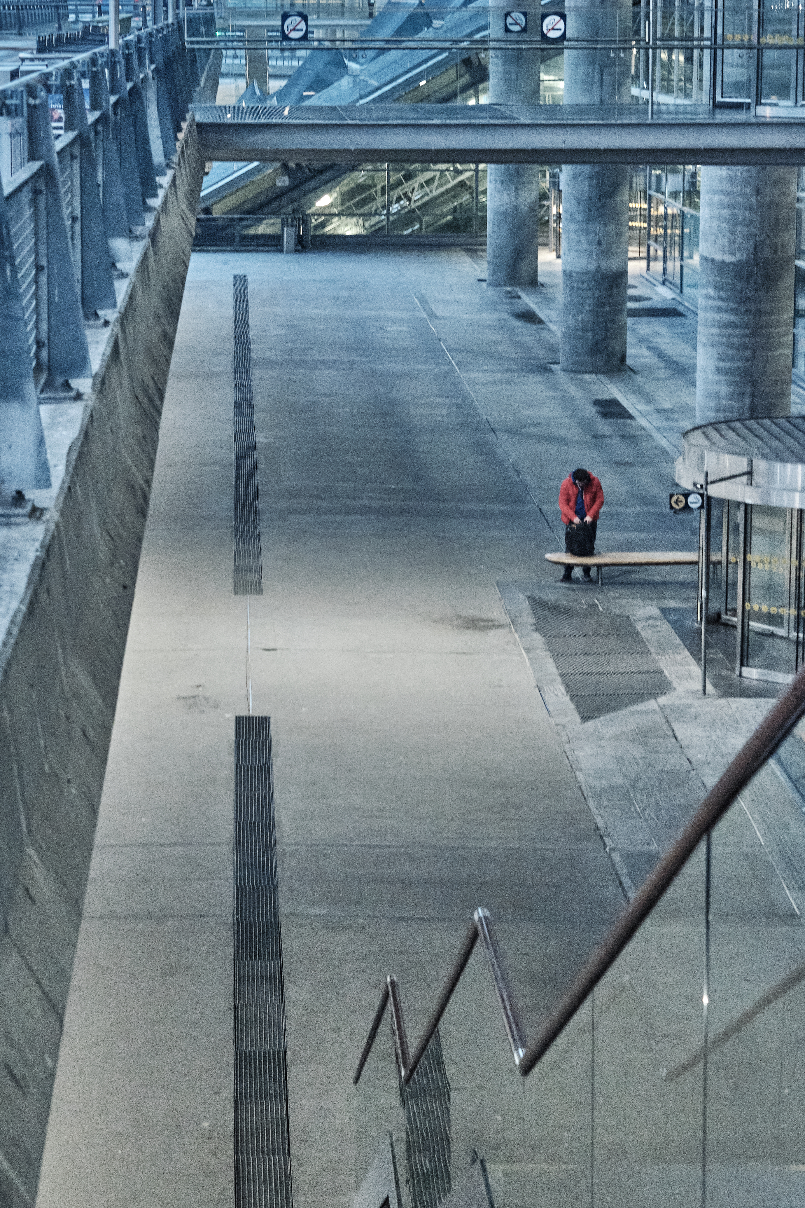 All by myself: Det er ikke kø ut døra på OSL om dagen.