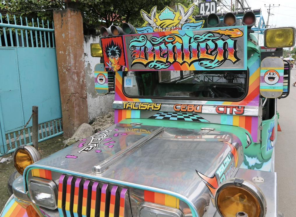 Front view of cyan jeepney in Cebu, Øyvind Holmstad, WikiCommons