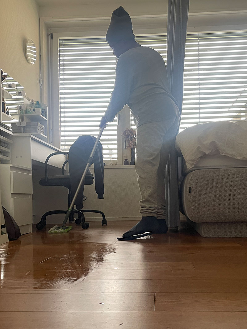 Immer zum Schluss nimmt sie den Boden auf. Dann verabschiedet sie sich mit einem L&auml;cheln und sagt: &laquo;Bis bald!&raquo;