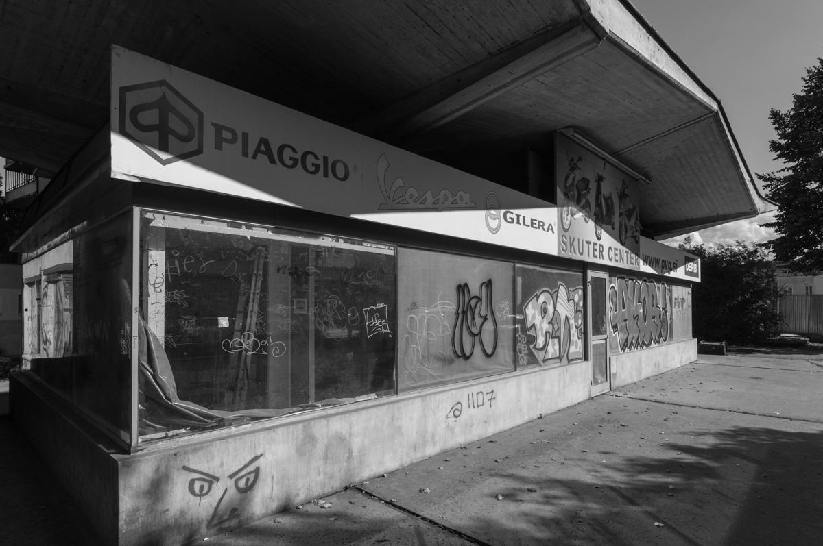 Nekdanja trgovska paviljona ob Celov&scaron;ki cesti, Ljubljana / 1970-73, Du&scaron;an Černič