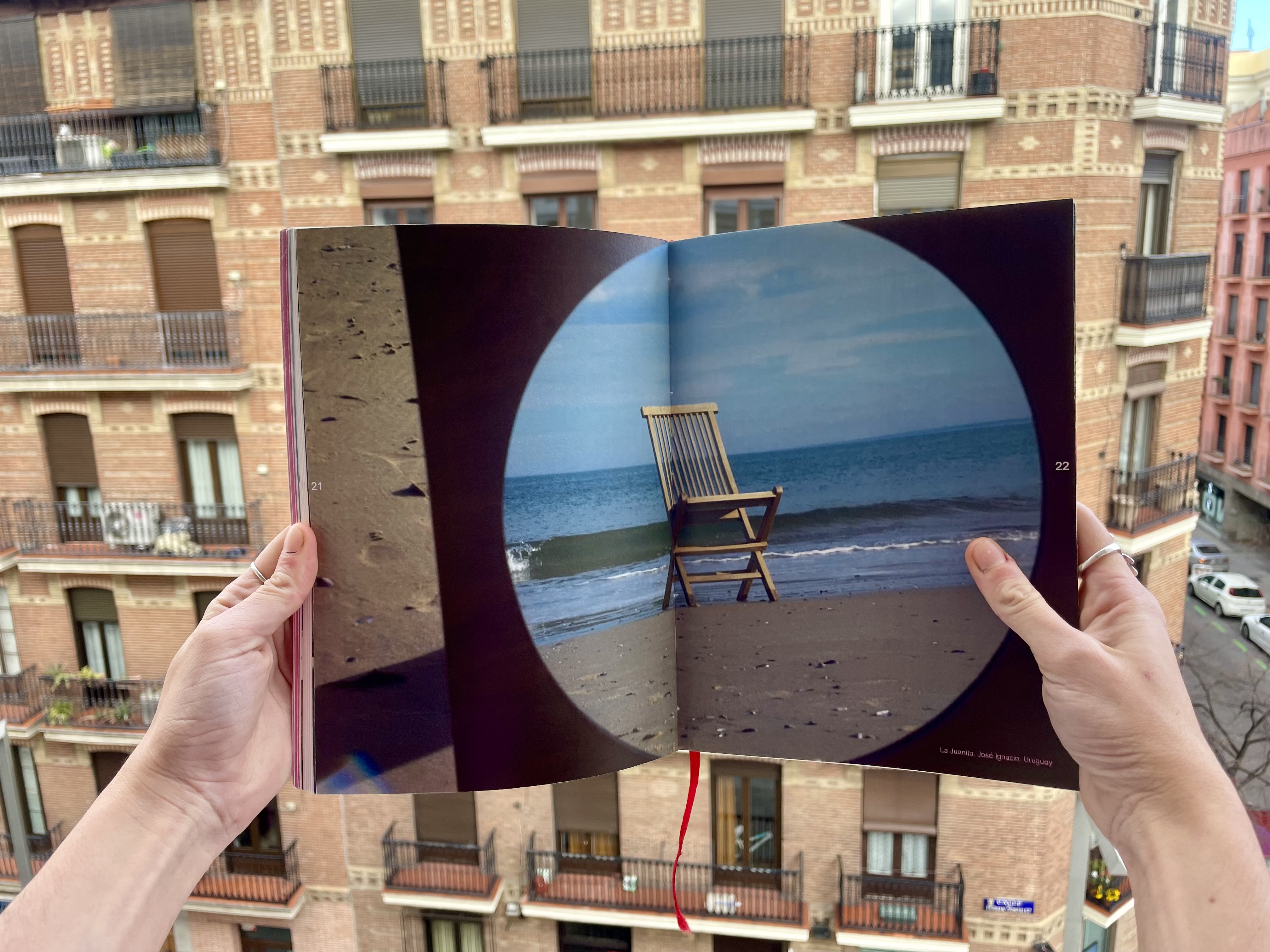 1. "Un pequeño libro de fotos y palabras"