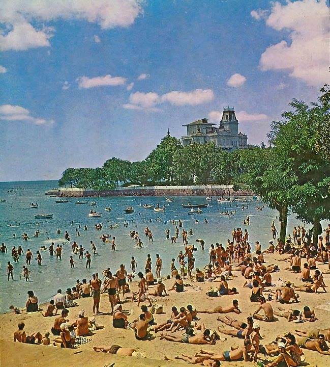 Figure 29 - A crowded beach day