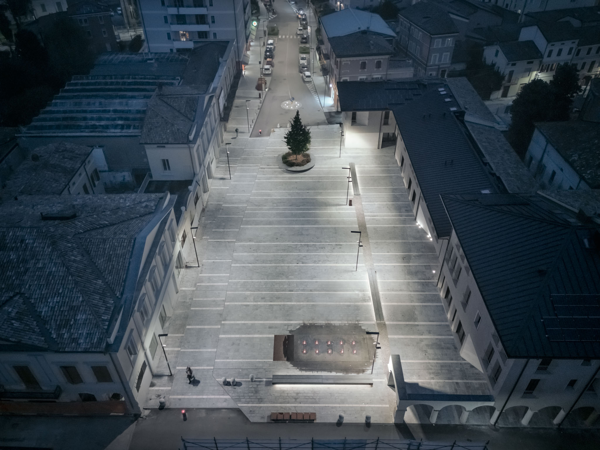Piazza Gina Borellini e Palazzo Mari