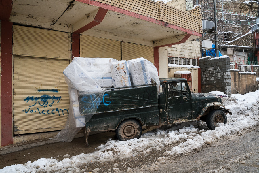 Tawela, Kurdistan, Irak, mars 2019.  Import&eacute;es d'Asie ou d'autre pays du Moyen Orient, les marchandises sont amen&eacute;es par camion jusqu'&agrave; la fronti&egrave;re.