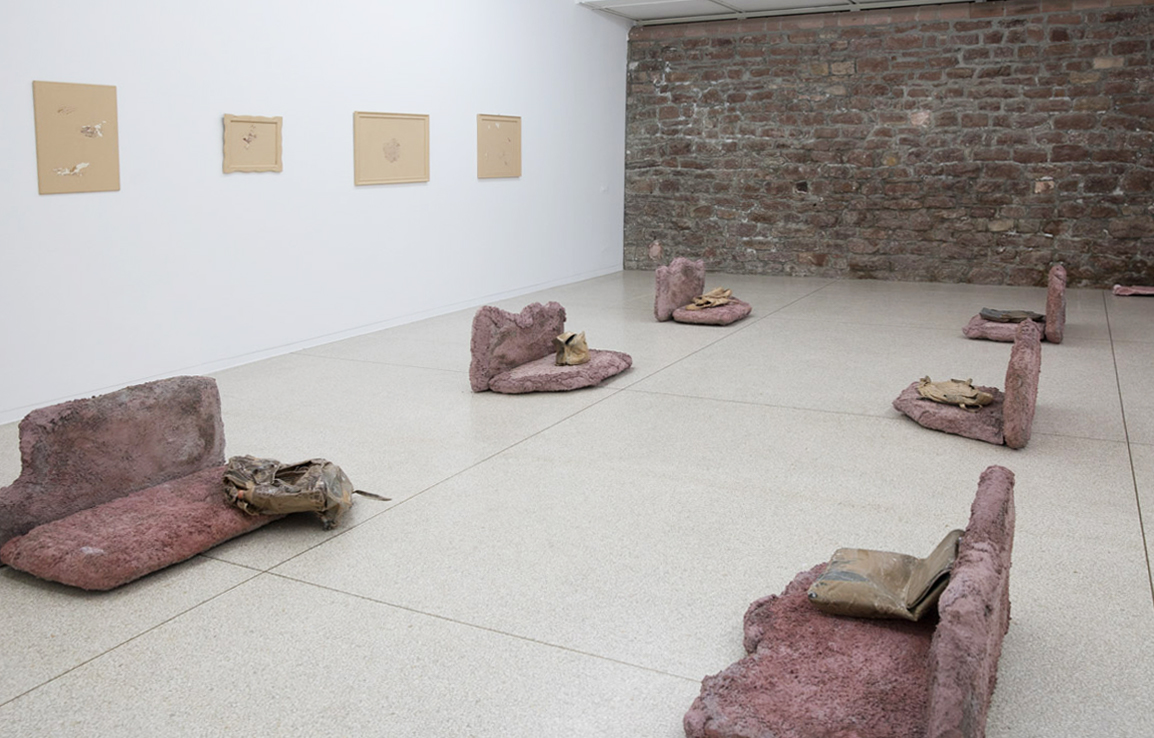 Installation View Bag Answers, Heidelberger Kunstverein. Photography Daniel Schreiber.