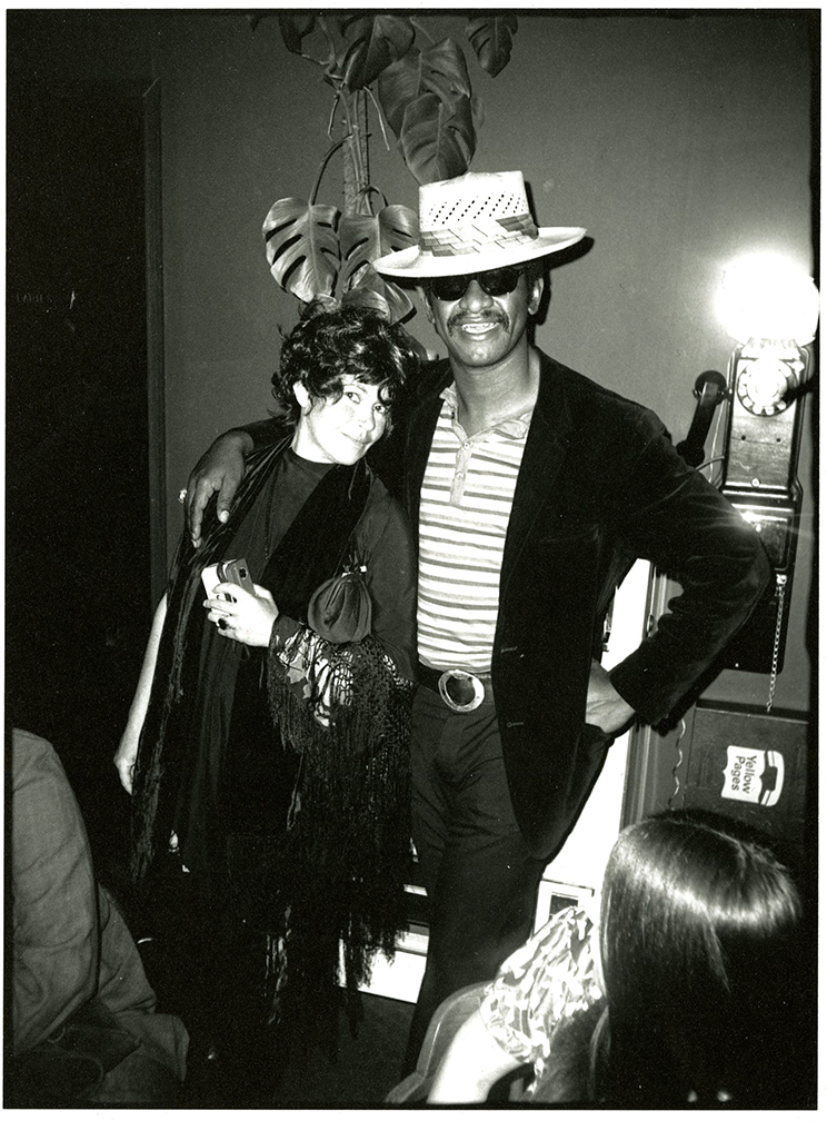 Jay DeFeo and Mike Henderson at a graduation party, c. 1970. Photo: © Bill Arnold, SFAI alumnus.