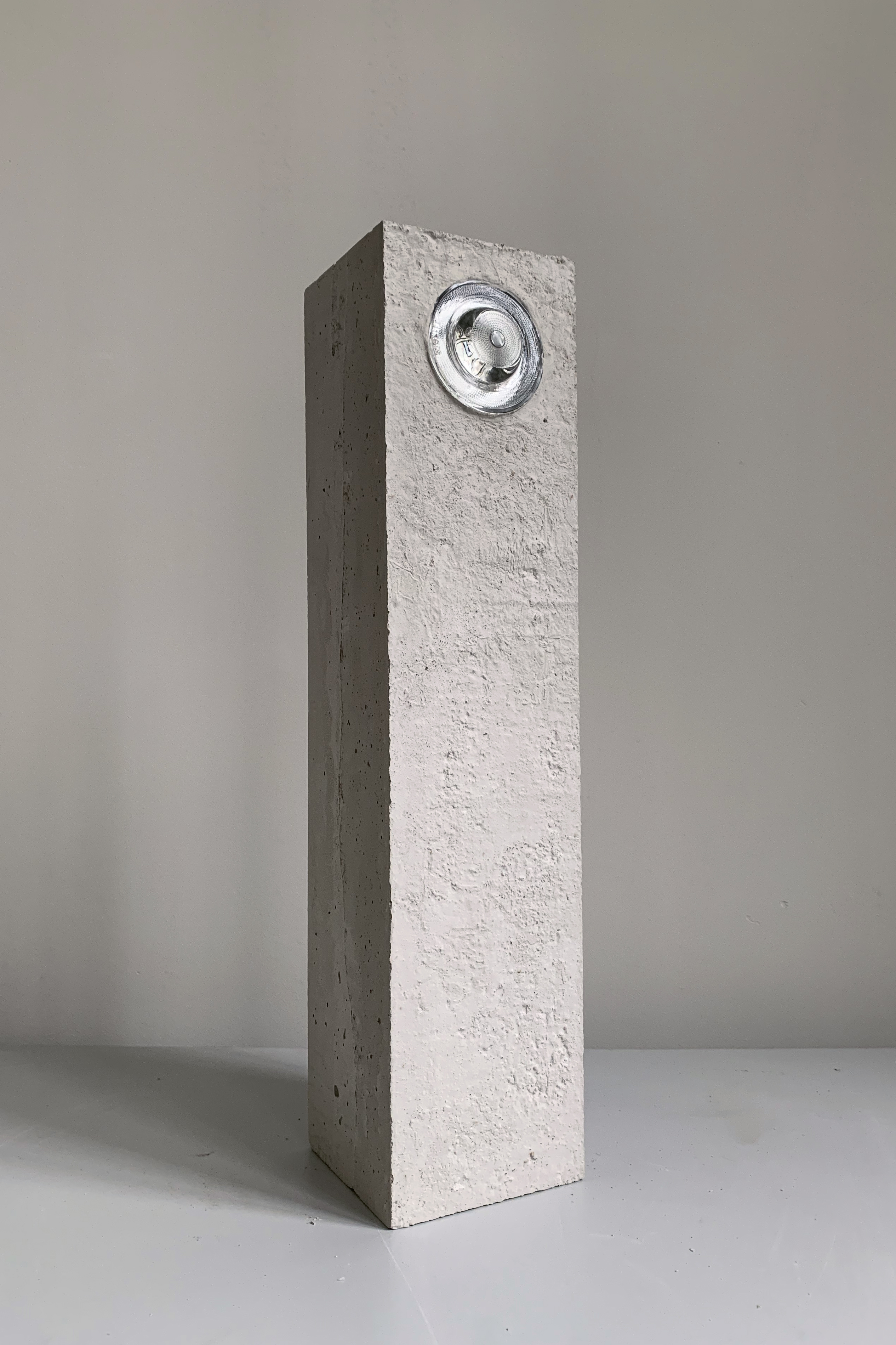Look out. 2021, glass, concrete, 70 x 18 x 18cm