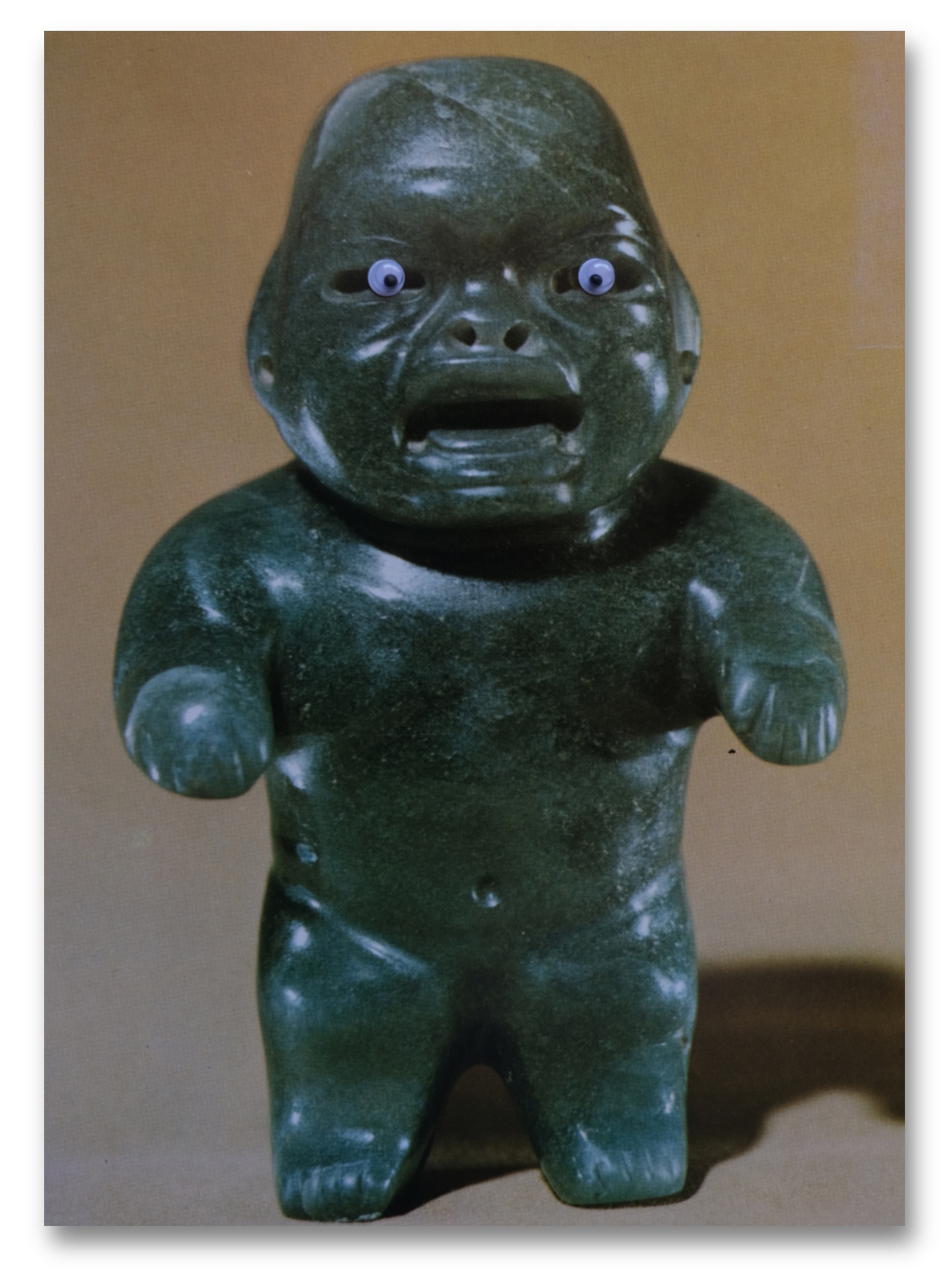 criança (ou anao) chorando; 850-150 a.C - Jade verde-cinza;de Cerro de las Mesas.