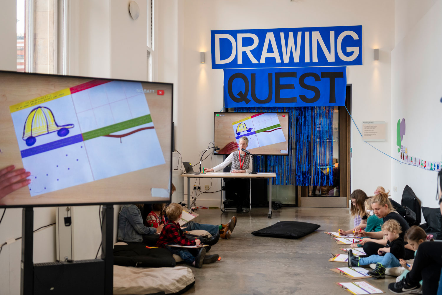 Guided group drawing. Photo by Sandra Ebert.