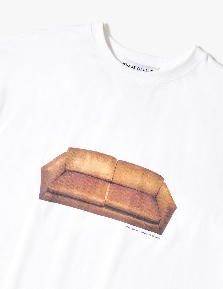 박찬욱 감독의 «너의 표정(Your Faces)» 사진전 머천다이즈 ‘Washington, D.C. Poster S/S Tee’   ©홍정희