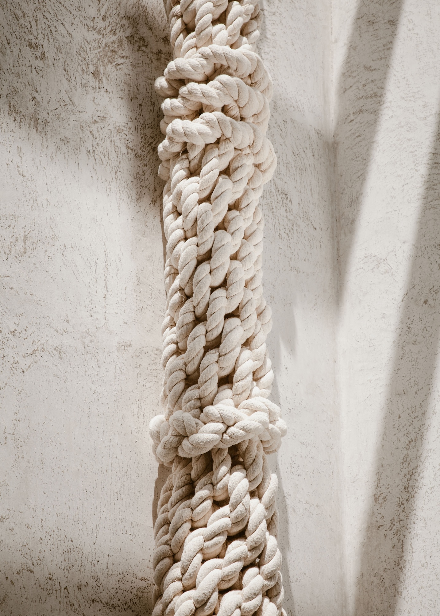 EMMA BOOMKAMP MACRAME MIXED CLIMBING ROPE / BLACK + WHITE