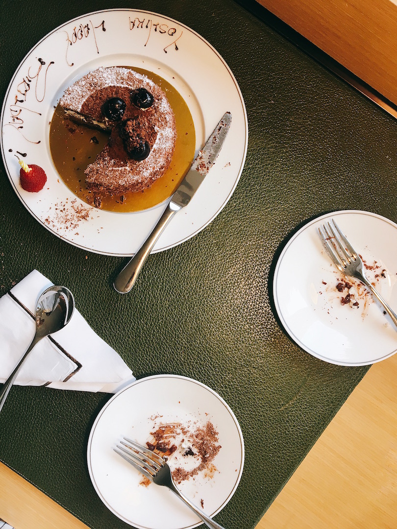 Surprise birthday cake © Yoshika Kon