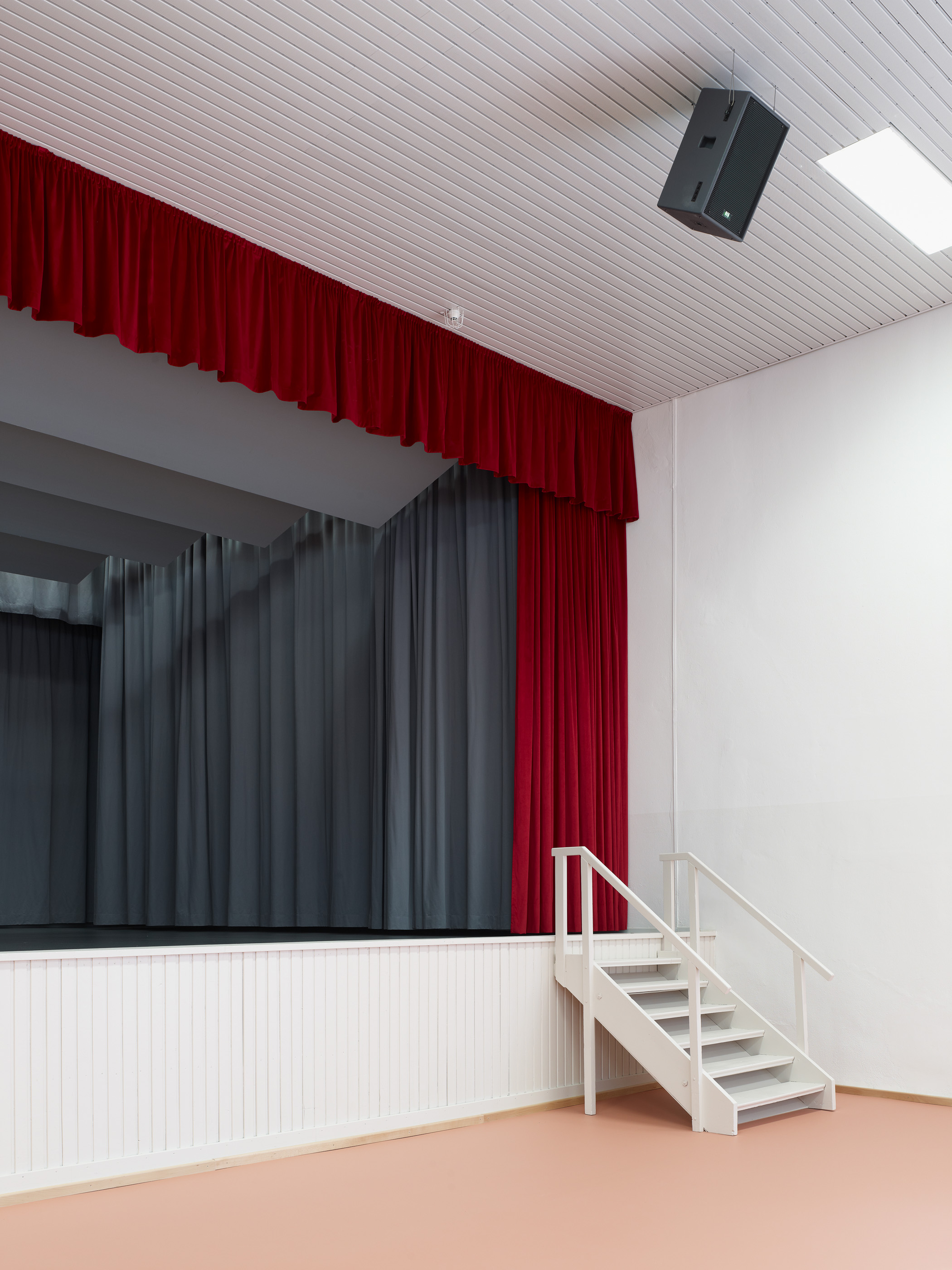 Sanierung Hermann-Ringwald-Halle. Kunde: Stadt Karlsruhe.