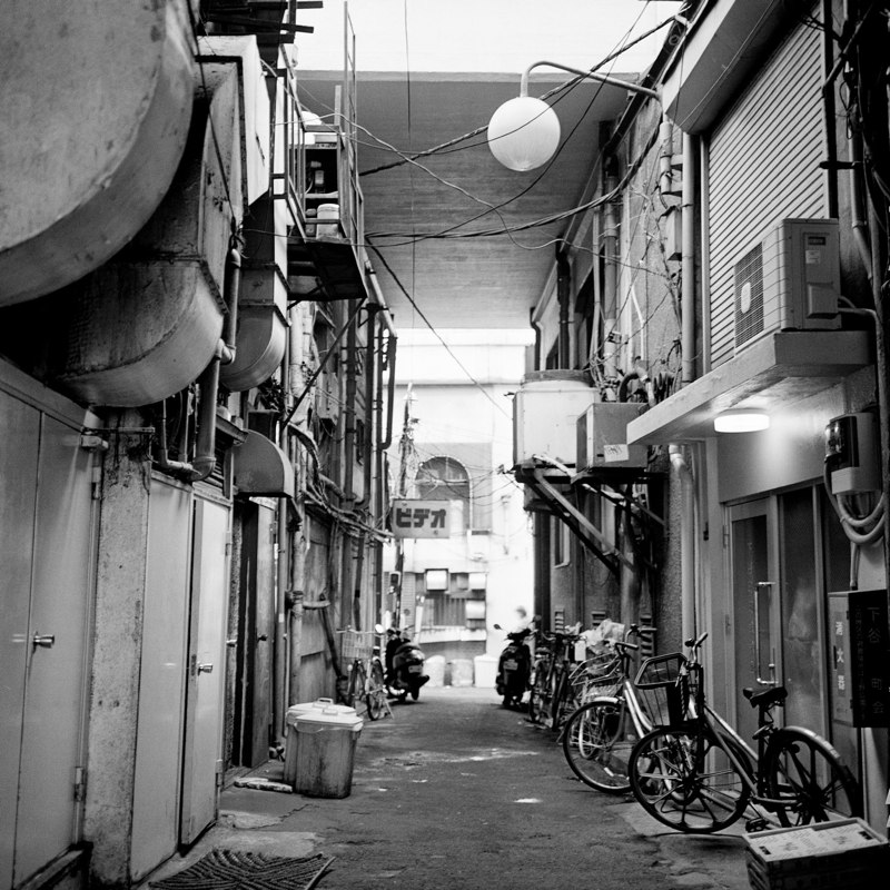 BACK ALLEY IN TOKYO