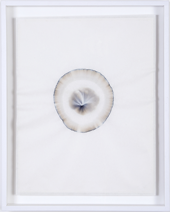 Dissoudre le paysage [l’eau pénètre dans tous les trous] , 2019 Feutre encre et eau de pluie sur papier de riz, 21 x 30 cm