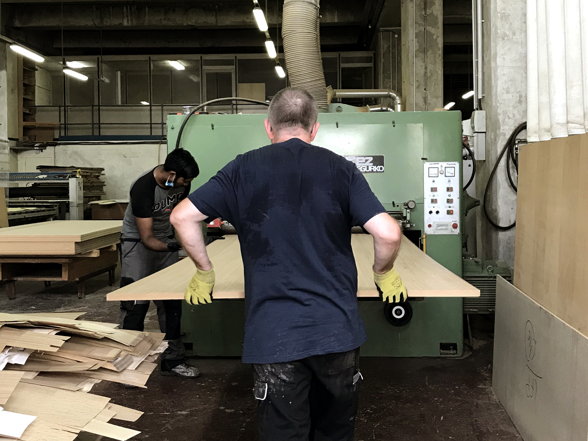 09.2020 Visite et film à la Société de Placage Francilien, Montreuil.